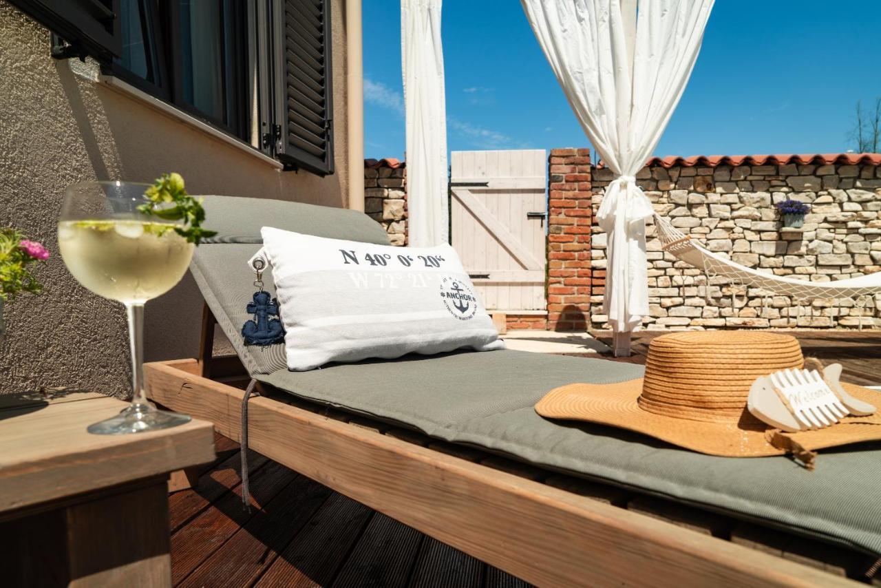 Ferienwohnungen VI La Mare With Heated Pool Zadar Exteriér fotografie